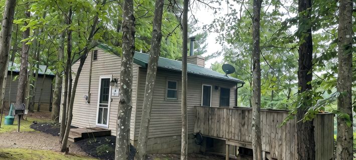 Button Buck Sleeps 4, or Rent All 4 for 20. Horseback Riding Across the Rd! Hotels in Laurel Township