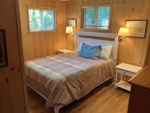 Cozy 2-bedroom cabin in charming Mutiny Bay - 2-Star
