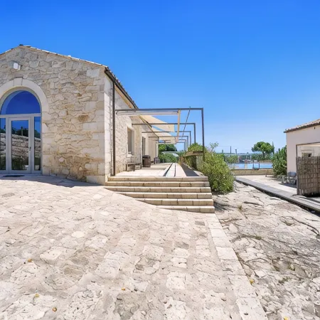 New: Wonderful villa with sea view, infinity pool, padel court