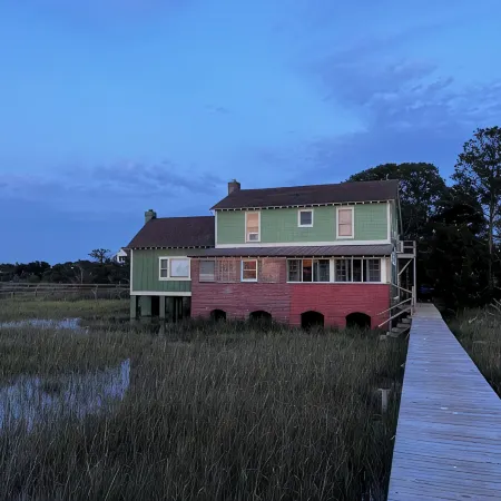 Creek Front Home, Short Walk to the Beach. Beautiful Marsh Views!