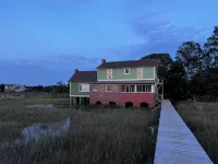 Creek Front Home, Short Walk to the Beach. Beautiful Marsh Views! - 2-Star