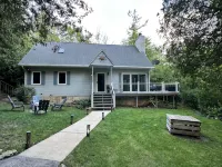 Idlewild Hideaway by the Bay (with Large Deck) - WiFi