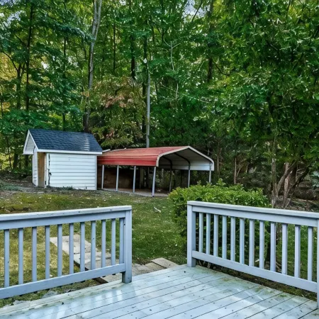 Charming Home Minutes from Town ! Close to Golf Course and Kings Dominion !