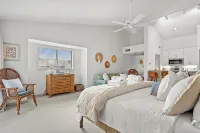 Light, Airy Luxury Condo Steps from Private Beach - Boutique
