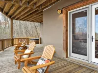 Breathtaking Mountain View Luxury AVL Cabin w/Hot Tub, Fireplaces, Hi-Speed Wifi - 샬레 호텔