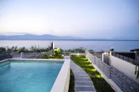 Theros Suites - Apartments