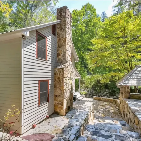 Helen's Newest Riverfront Rental on the Chattahoochee River