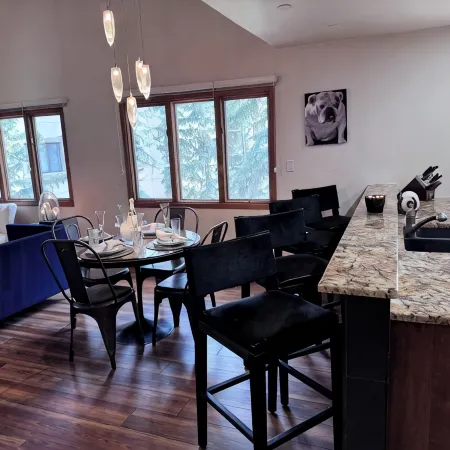 Ski in/Ski out Luxury Penthouse Condo, Hot Tub, Walk to Village in Beaver Creek