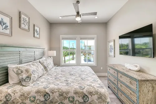 171 Seven Palms,  Fulton Breeze: Waterfront, Pool & Hot Tub - Swimmingpools