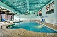 Quality Hotel & Suites at the Falls - piscina