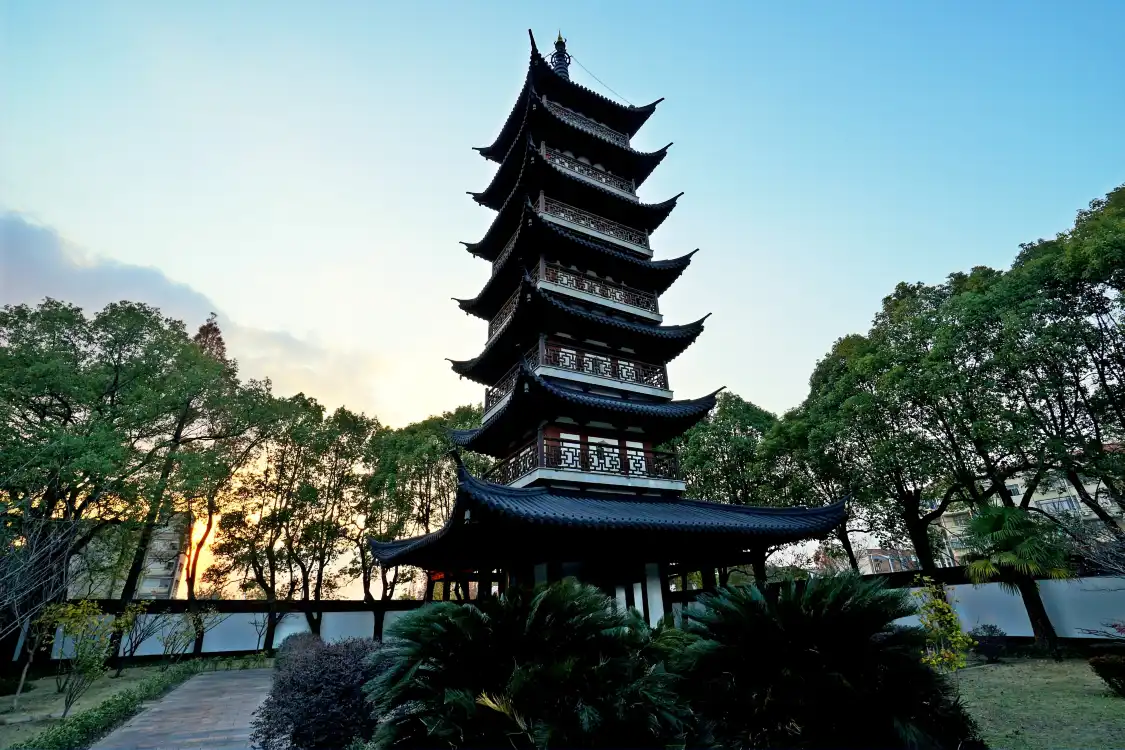 鄰近萬壽塔的酒店