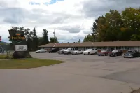 Pinewood Inn - Motels