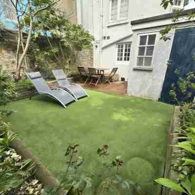 Amazing Apartment, Private Garden, Off Street Parking Hotel Exterior