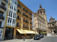 Flats Friends Plaza de la Reina Hotels near Palacio de Malferit