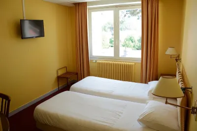 Logis le Petit Trianon Hotel dekat Atlantic Surf Academy
