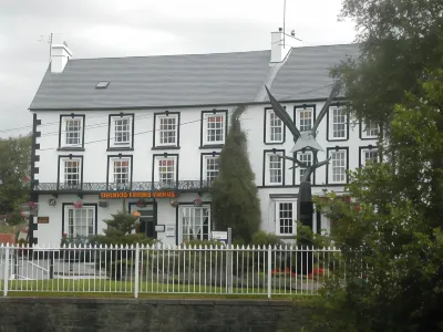 Neuadd Arms Hotel Các khách sạn ở Treflys