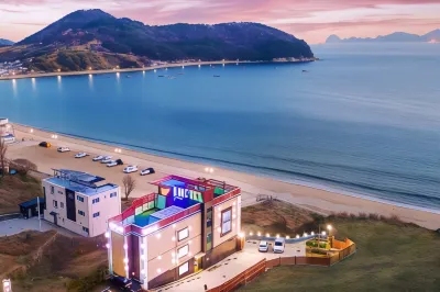 Geoje Wave Hotel and Pension Hotels near Hallyeohaesang National Park