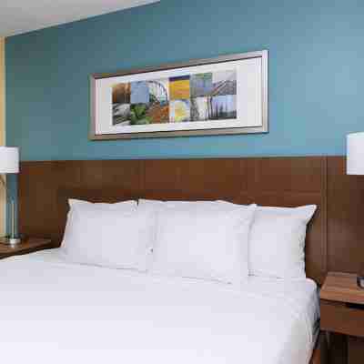 Fairfield Inn & Suites Holland Rooms