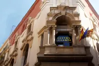 Hostal Levante Hotel dekat La Rambla