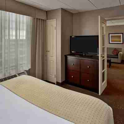 Holiday Inn & Suites Chicago Northwest - Elgin Rooms