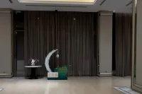 RedLiving Apartemen Transpark Cibubur - Ens Room Hotels in Jatisampurna
