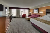 Drury Inn & Suites Bowling Green Hotel dekat Chandler Memorial Chapel