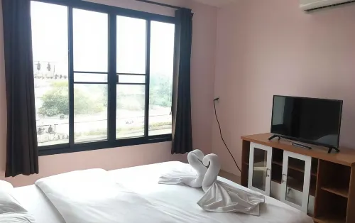 Sutharnlai Apartment Hotels in Si Prachan