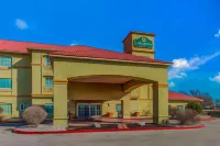 霍布斯拉昆塔溫德姆套房飯店 Broadmoor Shopping Center and Mall附近的飯店