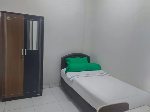 Colombus Residence Karawang Mitra RedDoorz Hotels in West Karawang