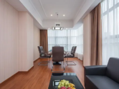 Vienna Hotel(Guangzhou North Railway Station Huaguoshan Subway Station Store)