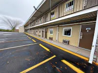 Relax Inn & Suites - parking