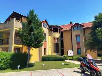 Luxus Golf Apartment Hotels near Tábornokház
