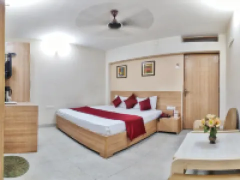 Hotel Kaveri Hotels near Jhusi puliya झूसी