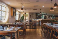 เวสเทิร์น เกตเวย์ โมเทล แอนด์ อพาร์ตเมนต์