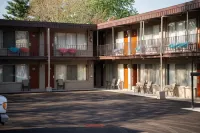 Advance Inn