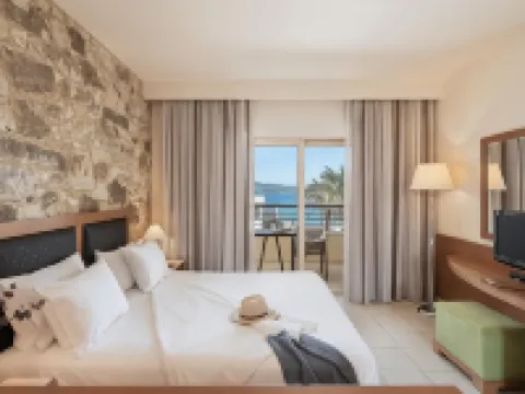 ครีแตน ดรีม รีสอร์ท และ สปา โรงแรมในStalos