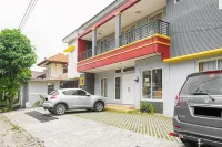 RedDoorz near Siloam Karawaci 3