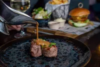 Het Wapen van Elst Hotels in Slijk-Ewijk