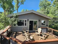 Newly remodeled tucked away in an alley. Very private location in an Aspen grove