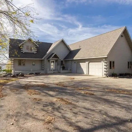 Pelican Lake Beautiful 5 bedroom