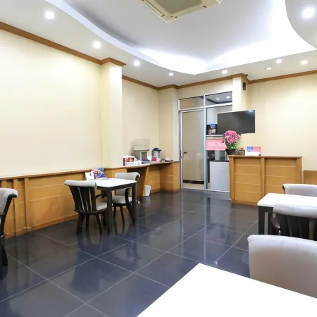 Triton Hotel Nakhonratchasima Отели рядом с достопримечательностью «Школа Ратчасима-Виттхаялай»
