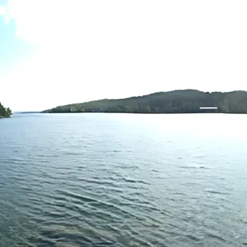 Awesome Lake Views from the Screened-in Deck! Right Next to Silver Dollar City!