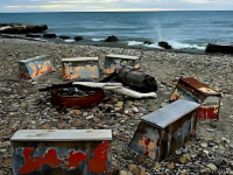 Clean & Cozy Cottage - Lake Views + Private Hot Tub 杰尼瓦酒店