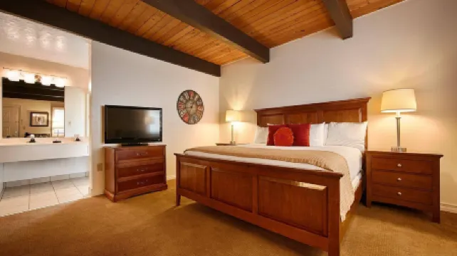 Econo Lodge Inn & Suites Vernal Near Dinosaur Monument