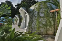 Igloo Beach Lodge