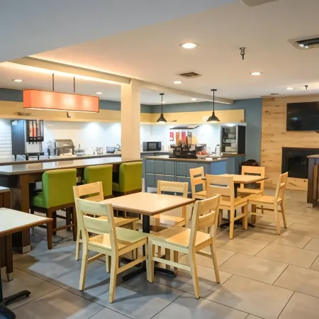 Country Inn & Suites by Radisson, Greenfield, IN