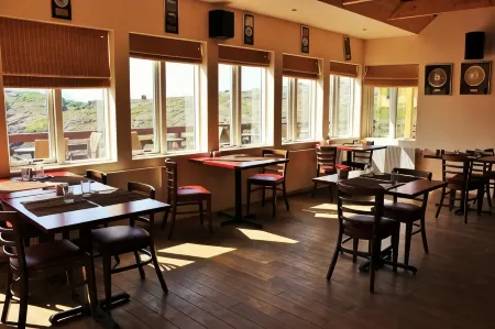 Fossatun Camping Pods & Cottages - Sleeping Bag Accommodation Отели в г. Baer