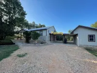 Buda Garden Getaway, 2 Bed room,  15 min from Downtown Austin