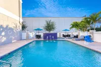 La Quinta Inn & Suites by Wyndham Tampa Central Hotels in Greater Carrollwood