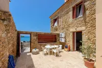 Waveside Sanctuary - Luxurious Seastone Villa - 4-Star